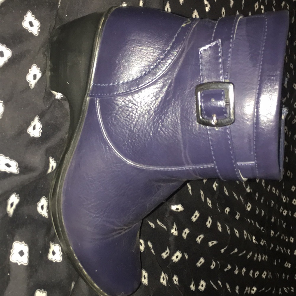 Shoes - Picture 2 of 2